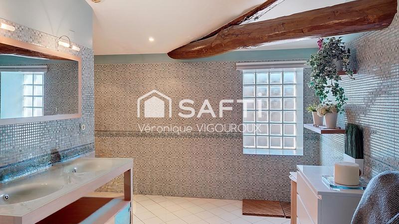 Maison - 250 m² - 7 pièces