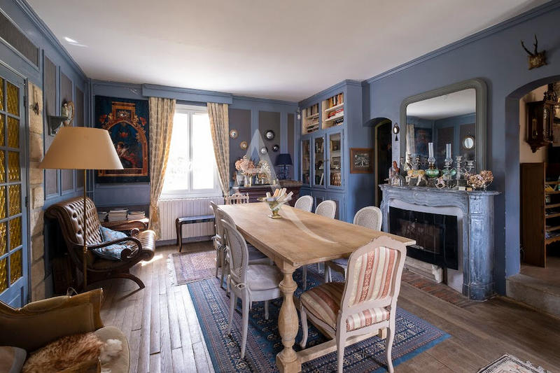 Maison - 334 m² - 12 pièces