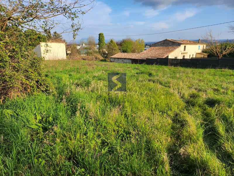 Terrain - 1 600 m²