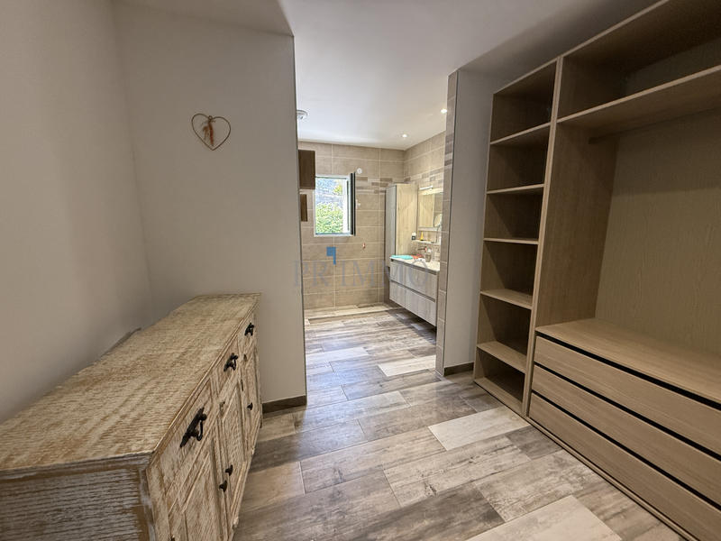 Villa - 200 m² - 6 pièces