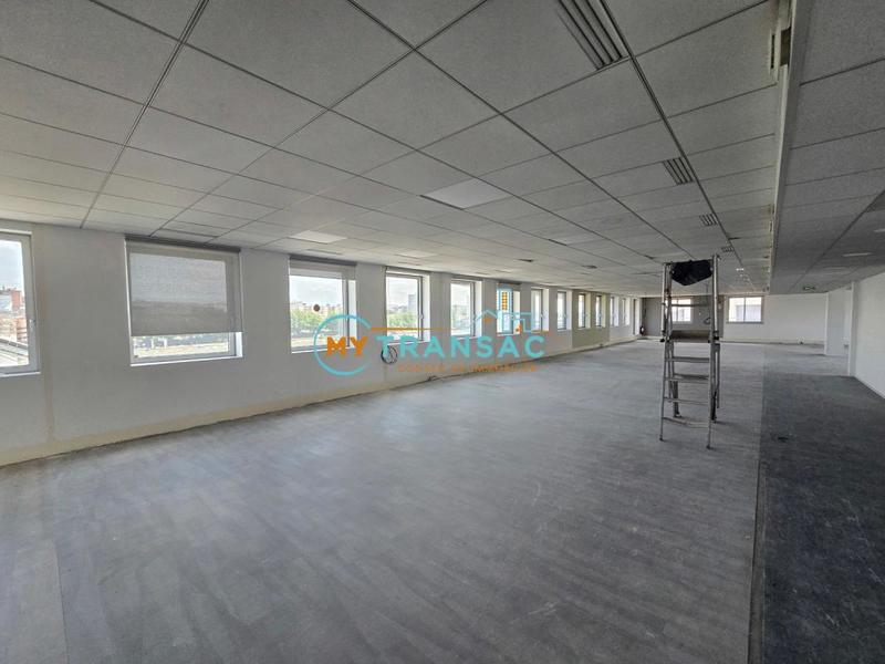 Local d'activité / Entrepôt - 2 457 m²