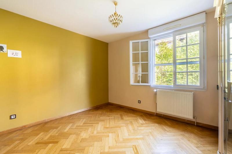 Maison - 220 m² - 7 pièces