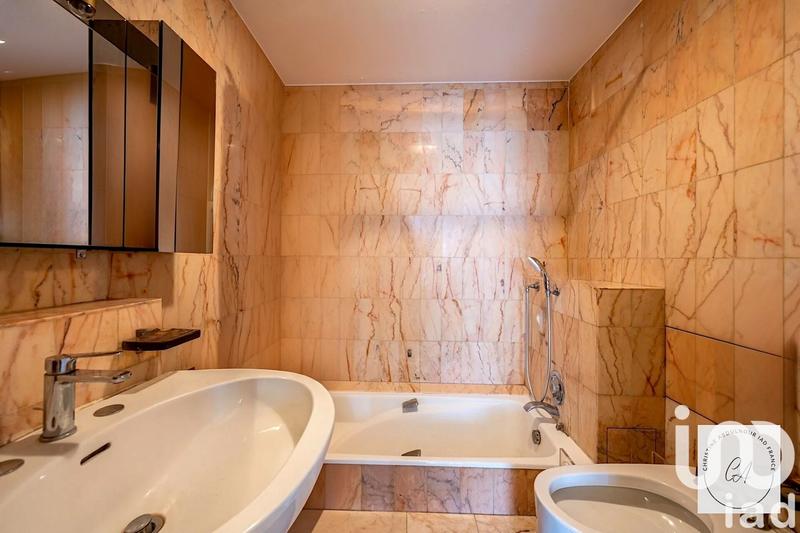 Duplex - 218 m² - 7 pièces