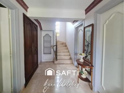 Maison - 168 m² - 9 pièces