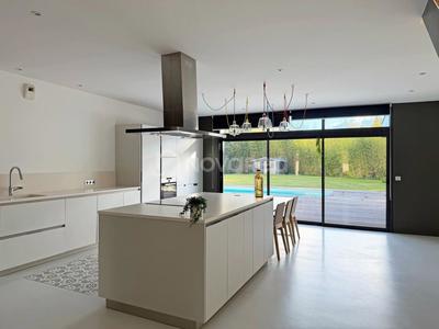 Maison - 265 m² - 8 pièces