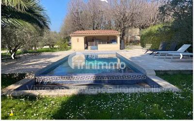 Maison - 460 m² - 12 pièces