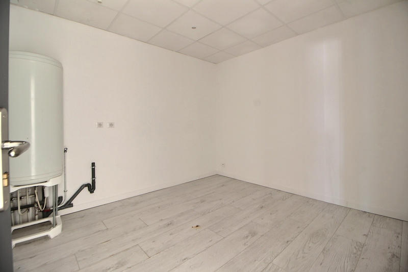 Local d'activité / Entrepôt - 132 m² - 6 pièces