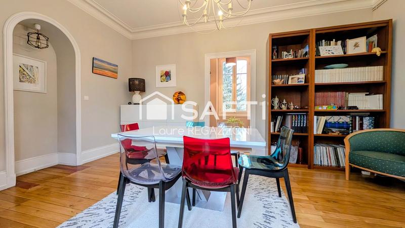 Appartement - 151 m² - 6 pièces