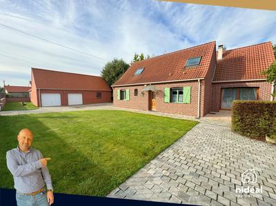 Maison - 240 m² - 8 pièces