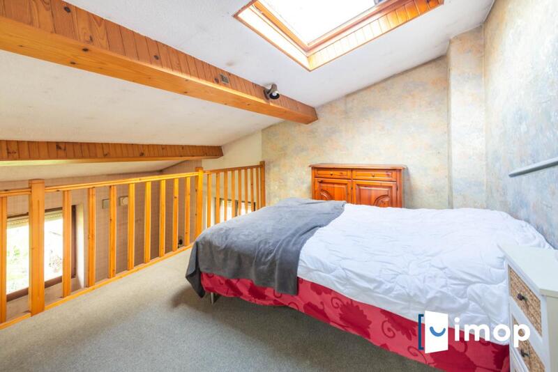 Maison - 747 m² - 5 pièces