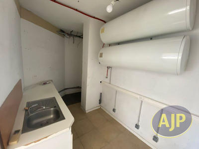 Local commercial - 45 m² - 2 pièces