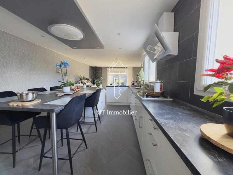 Maison - 137 m² - 5 pièces