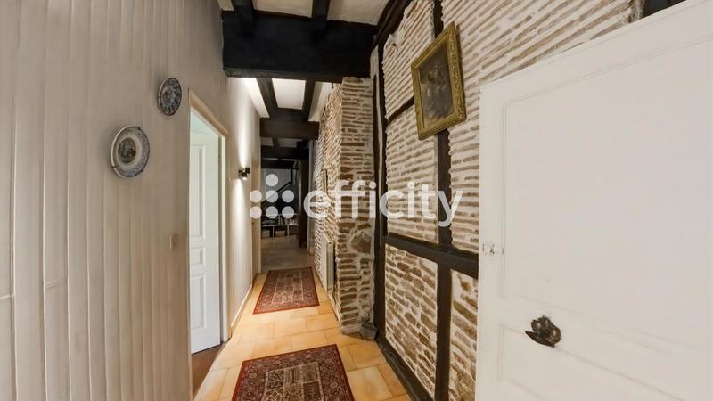 Maison - 250 m² - 8 pièces