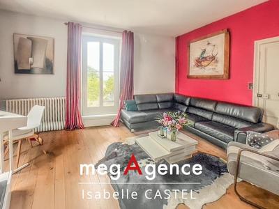 Maison - 216 m² - 9 pièces