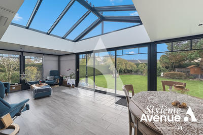 Maison - 185 m² - 8 pièces