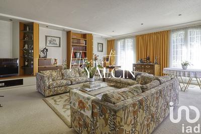 Maison - 233 m² - 8 pièces