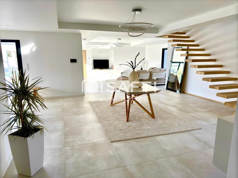 Maison - 220 m² - 6 pièces