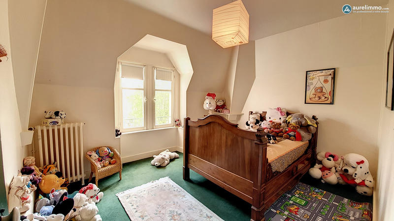 Maison - 285 m² - 9 pièces