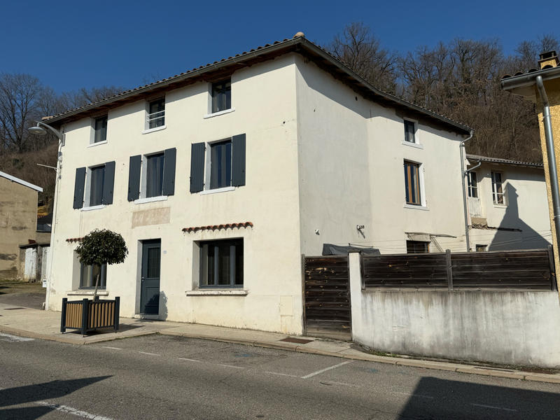 Maison - 207 m² - 6 pièces