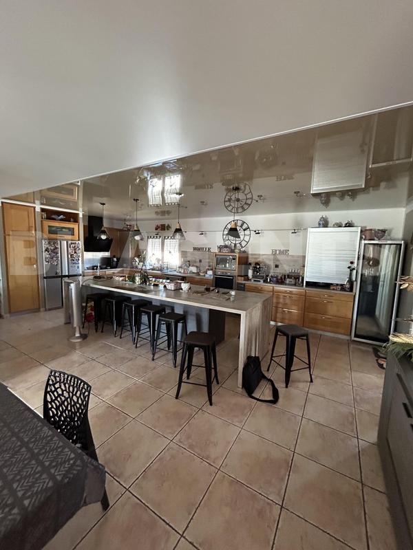 Villa - 250 m² - 8 pièces