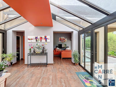 Maison traditionnelle - 275 m² - 7 pièces