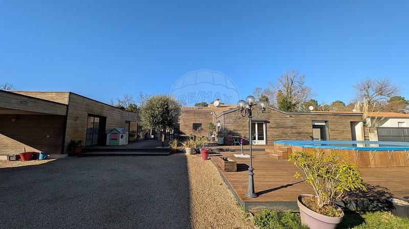 Maison - 290 m² - 9 pièces