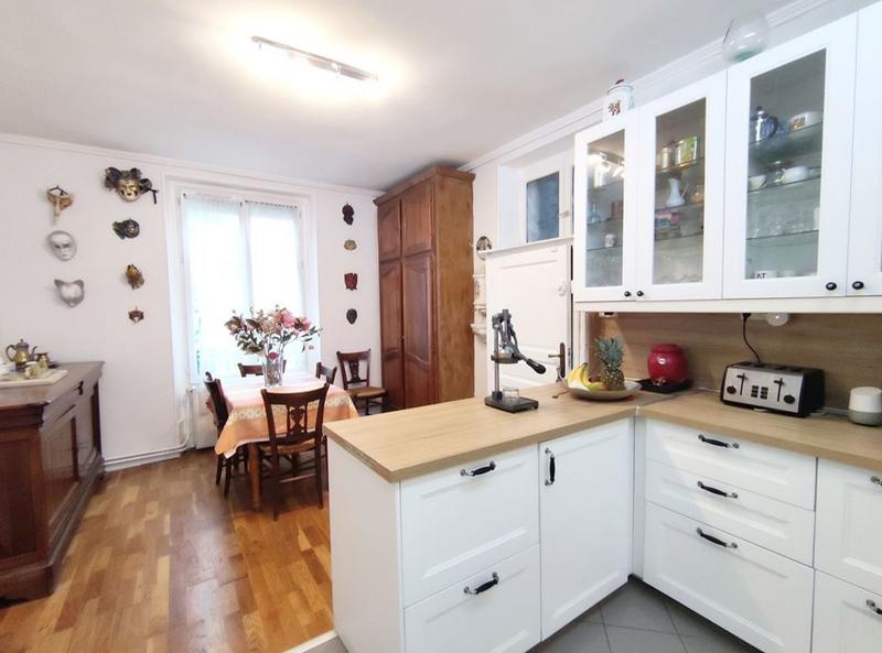 Demeure - 230 m² - 12 pièces