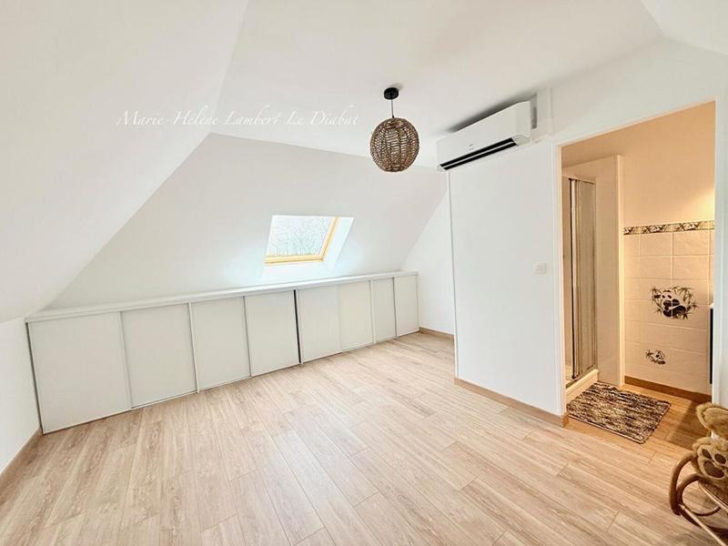 Maison - 1 500 m² - 7 pièces