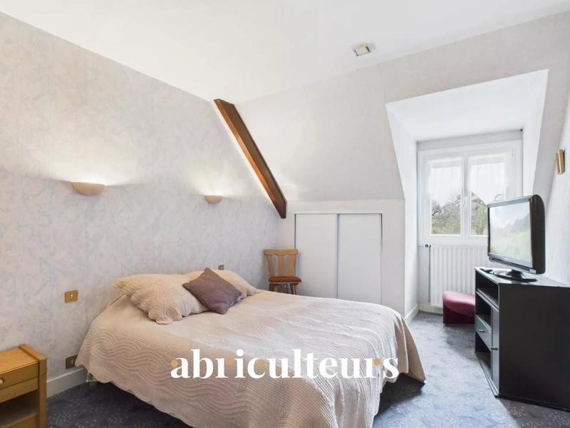 Propriété - 260 m² - 8 pièces