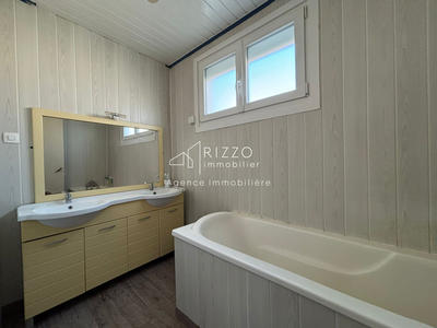 Maison - 92 m² - 5 pièces