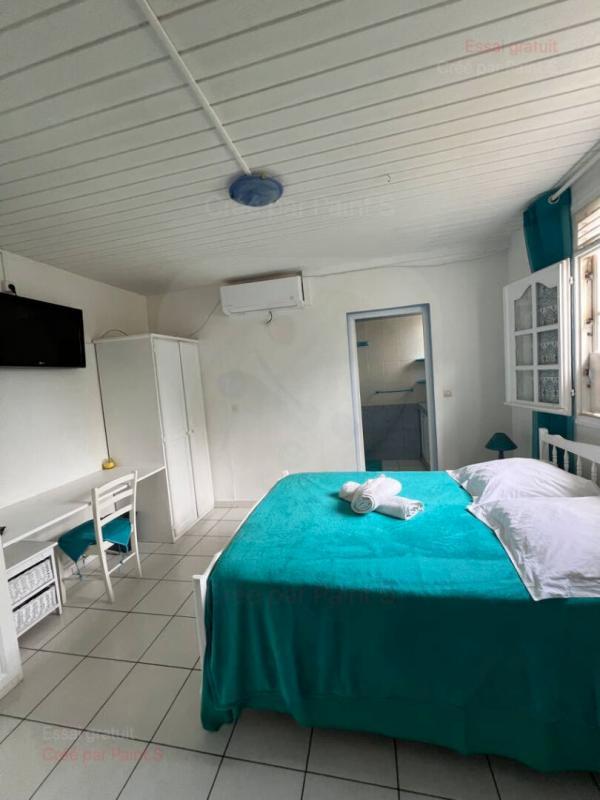 Maison - 1 000 m² - 9 pièces