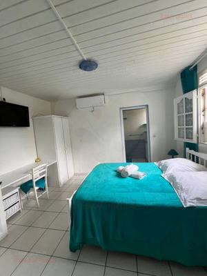 Maison - 1 000 m² - 9 pièces