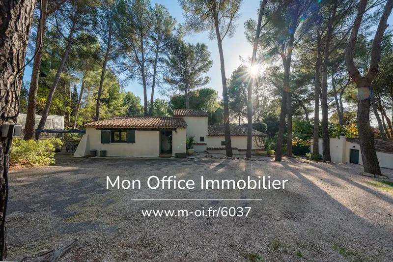 Maison - 236 m² - 7 pièces