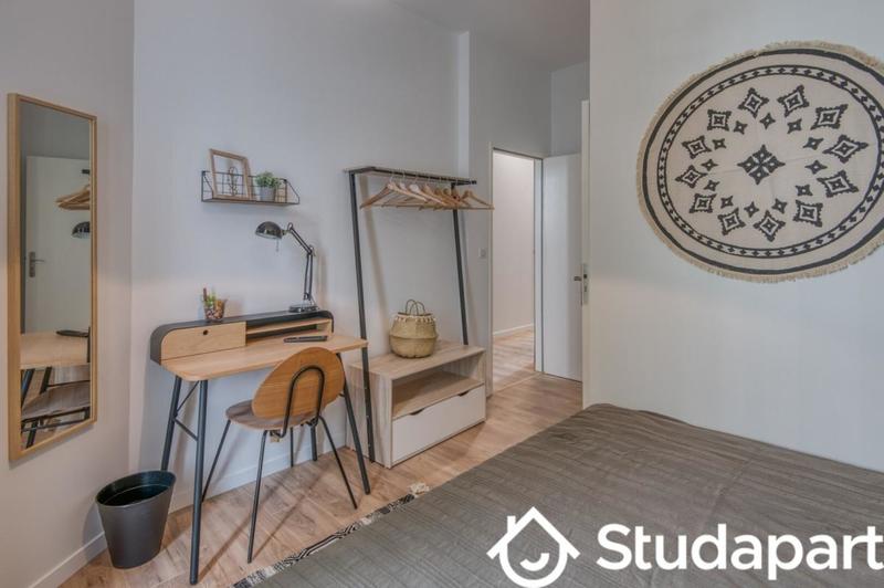 Chambre - 13 m² - 1 pièce