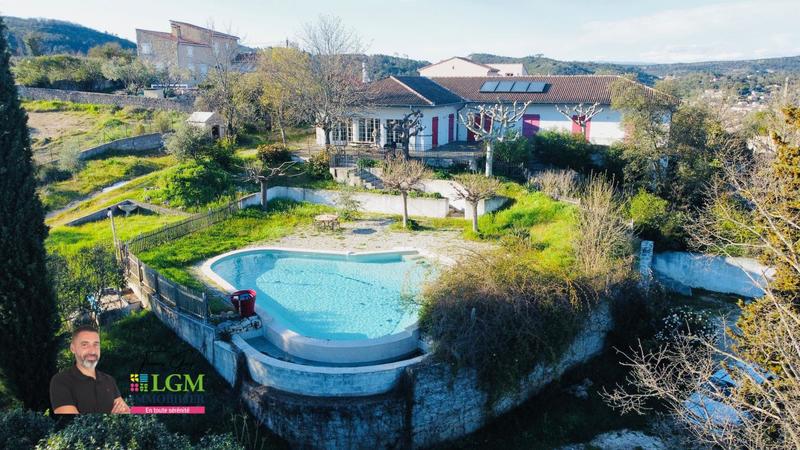 Maison - 255 m² - 6 pièces