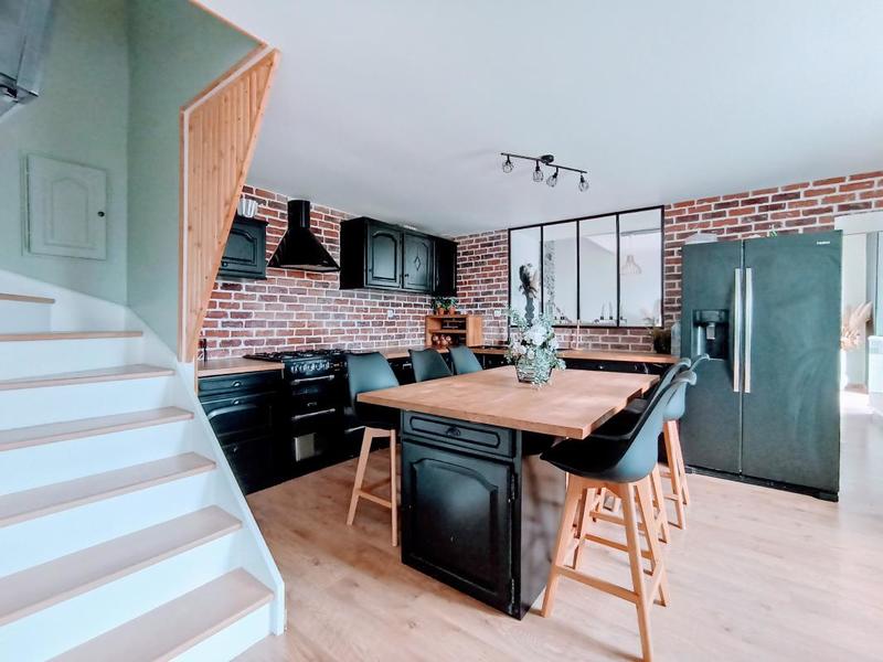 Maison - 220 m² - 12 pièces