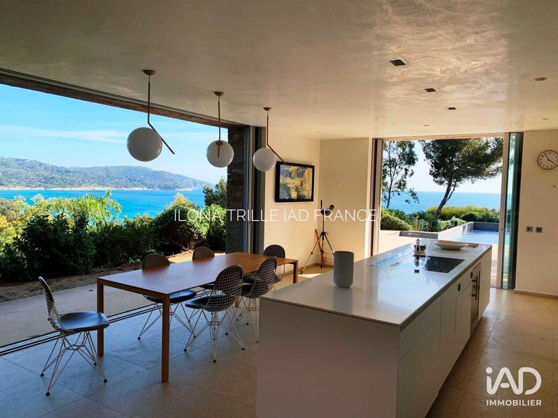 Maison - 300 m² - 5 pièces