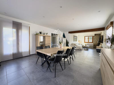 Maison - 181 m² - 7 pièces