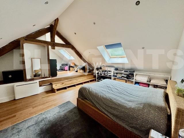 Maison - 337 m² - 8 pièces