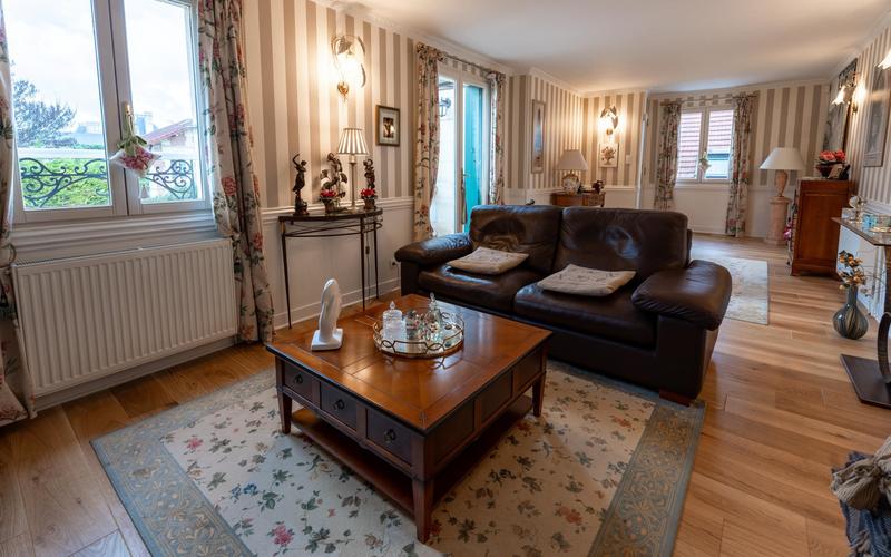 Maison de maîtres - 285 m² - 9 pièces