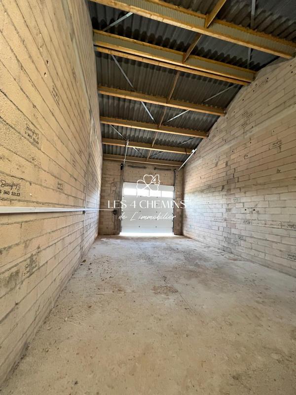 Parking / Garage - 110 m²