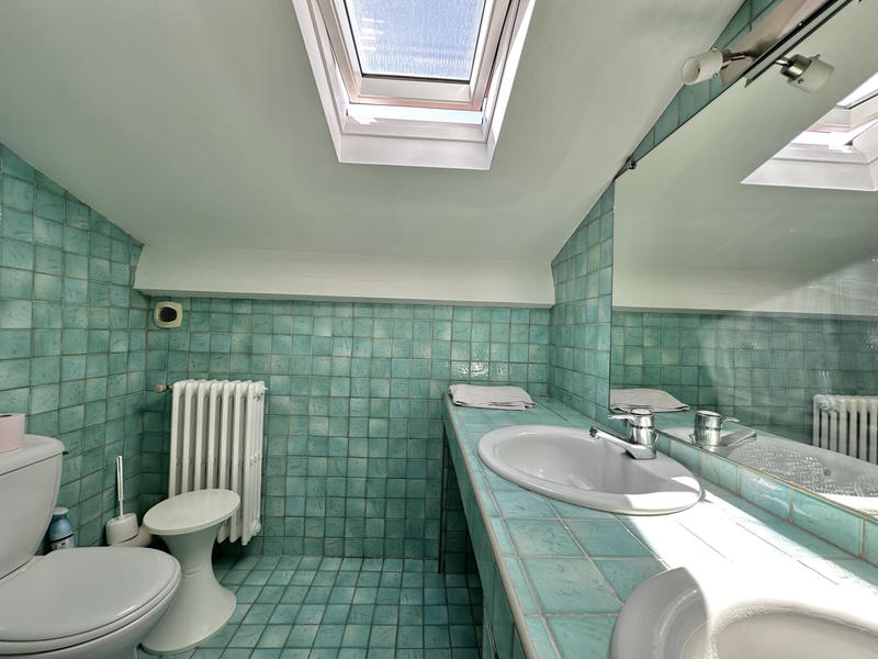 Maison - 208 m² - 9 pièces