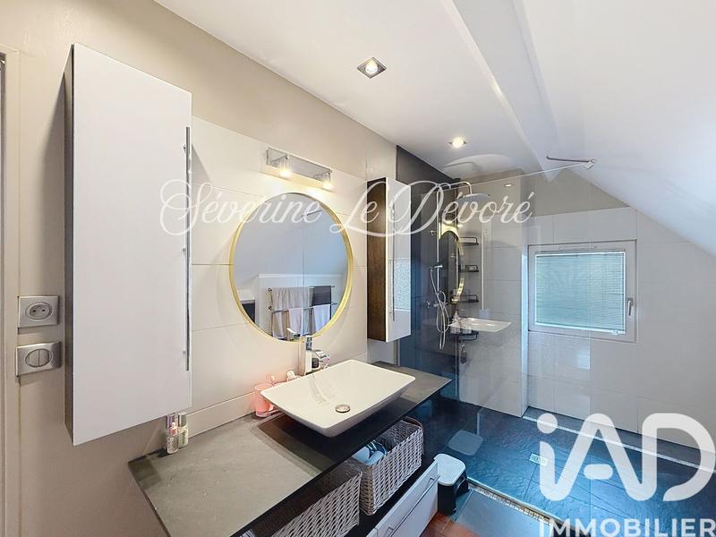 Maison - 145 m² - 8 pièces