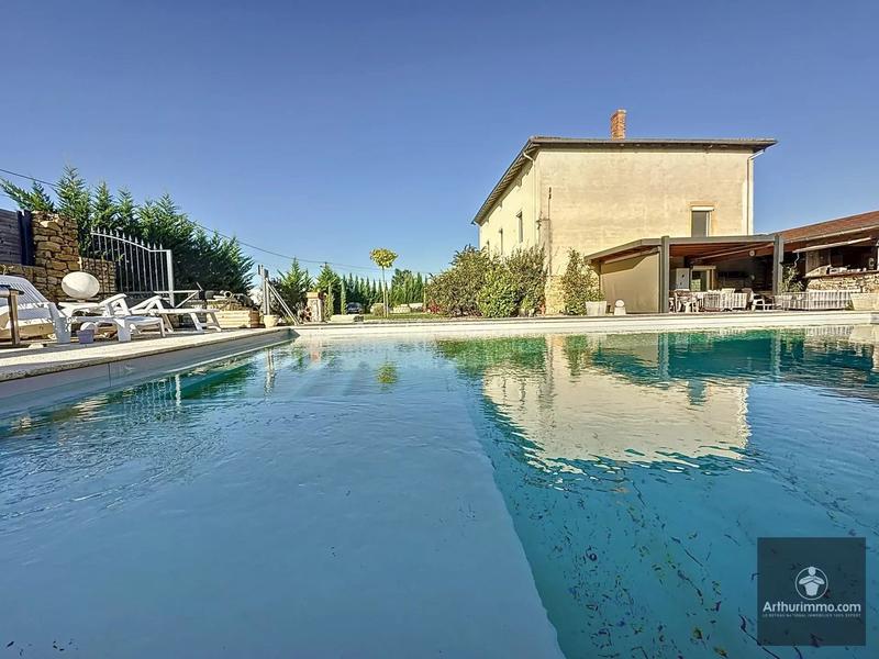 Maison - 205 m² - 6 pièces