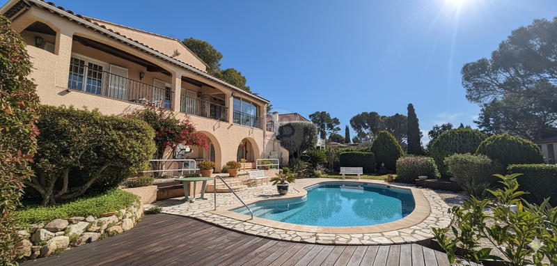 Villa - 200 m² - 6 pièces