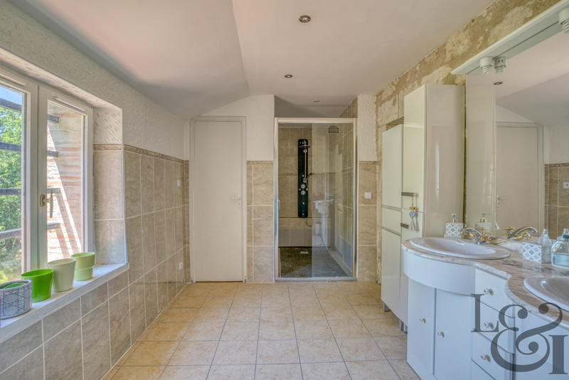 Maison - 218 m² - 6 pièces