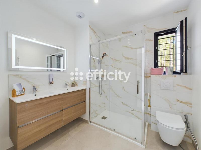 Maison - 200 m² - 7 pièces