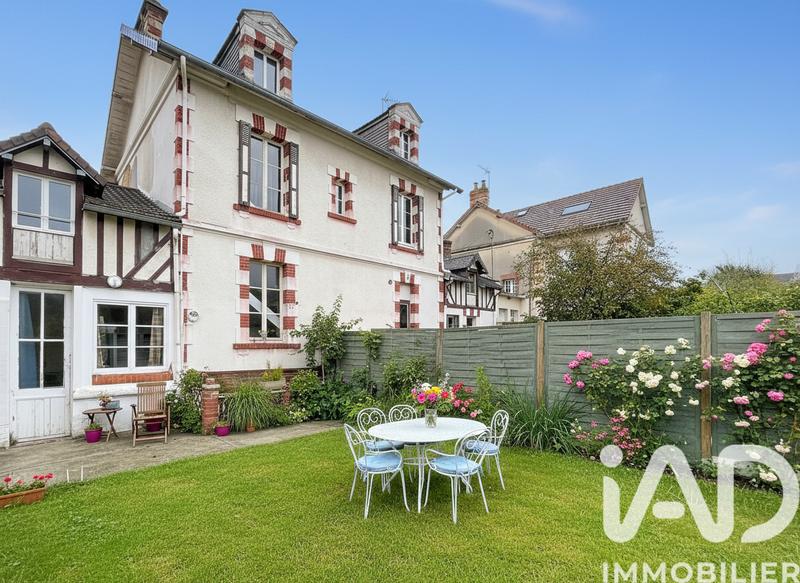 Maison de ville - 200 m² - 10 pièces