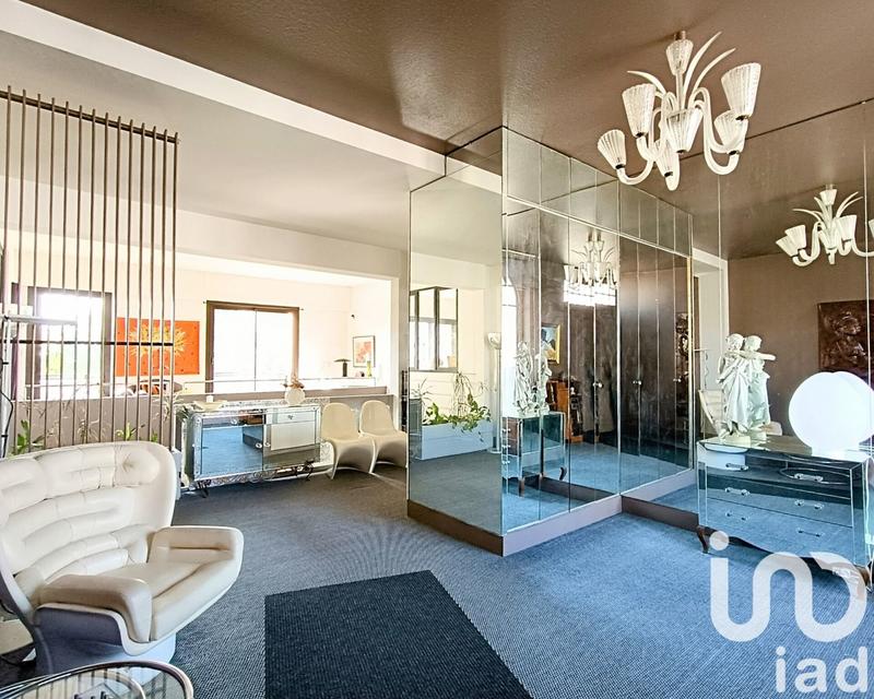 Maison - 368 m² - 10 pièces