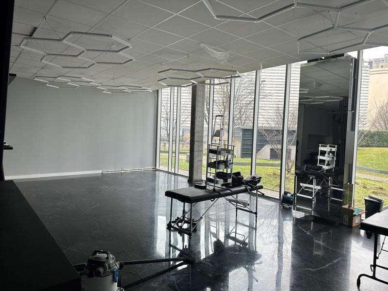 Local commercial - 130 m² - 4 pièces